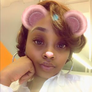 Meet your Posher, Debora